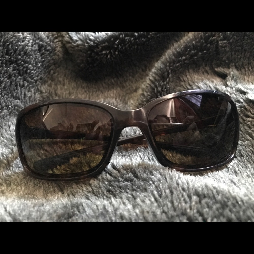 OAKLEY DISPUTE SUNGLASSES